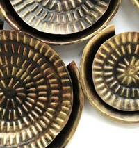 Metal 7 Thaal Wall Decor For Beautiful Home - Free Size, Metal, Pack of 7